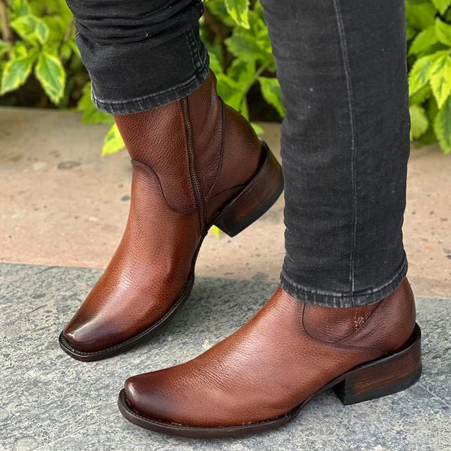 Kit Bota Maverick Masculino com 3 Brindes – Cinto, Chapéu e Carteira